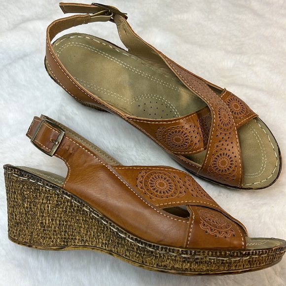 patrizia by spring step Shoes - PATRIZIA By Spring Step‎ Open Toe Wedge Heel Sandals SC Manzana Camel Leather 8